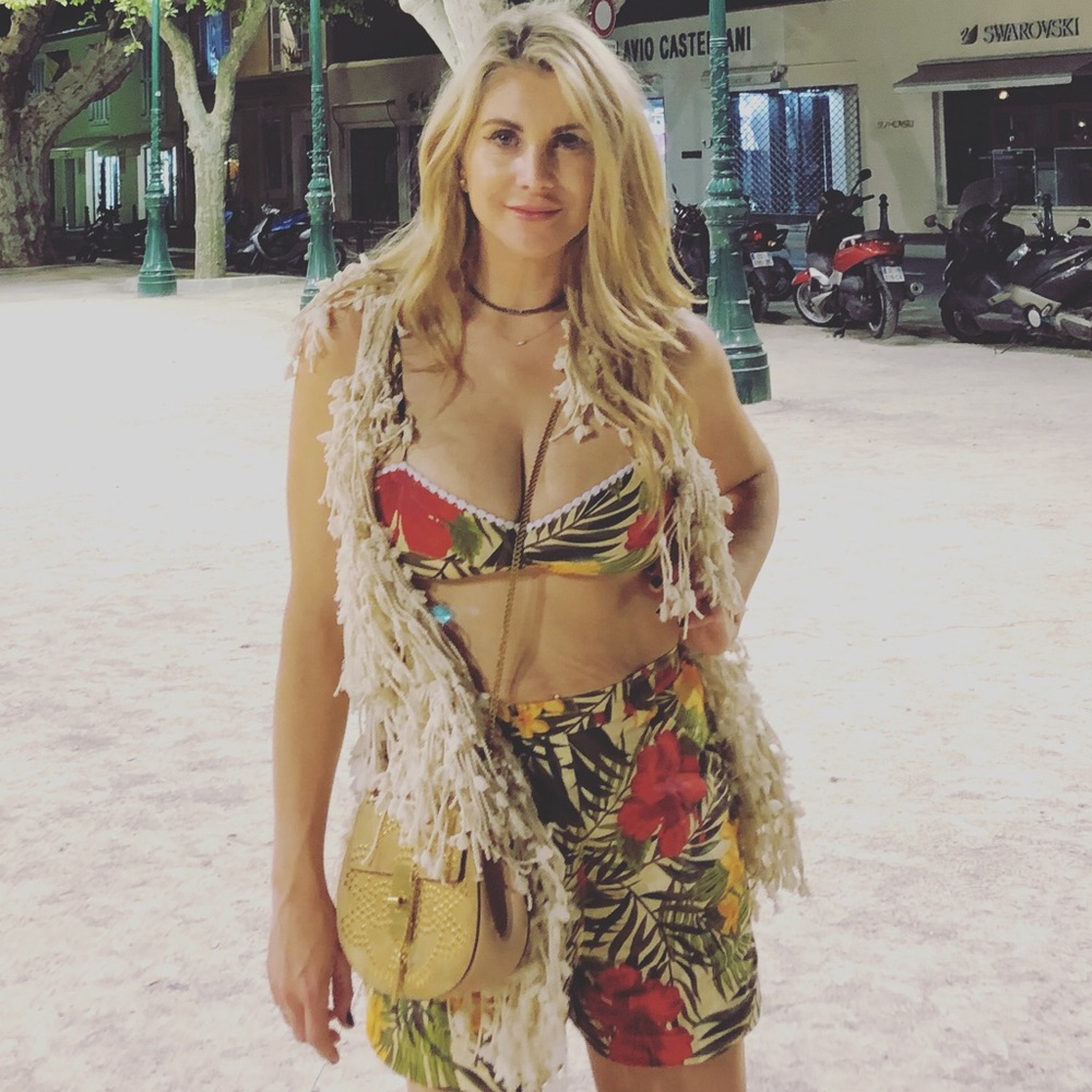 Meet your Posher, Abbey